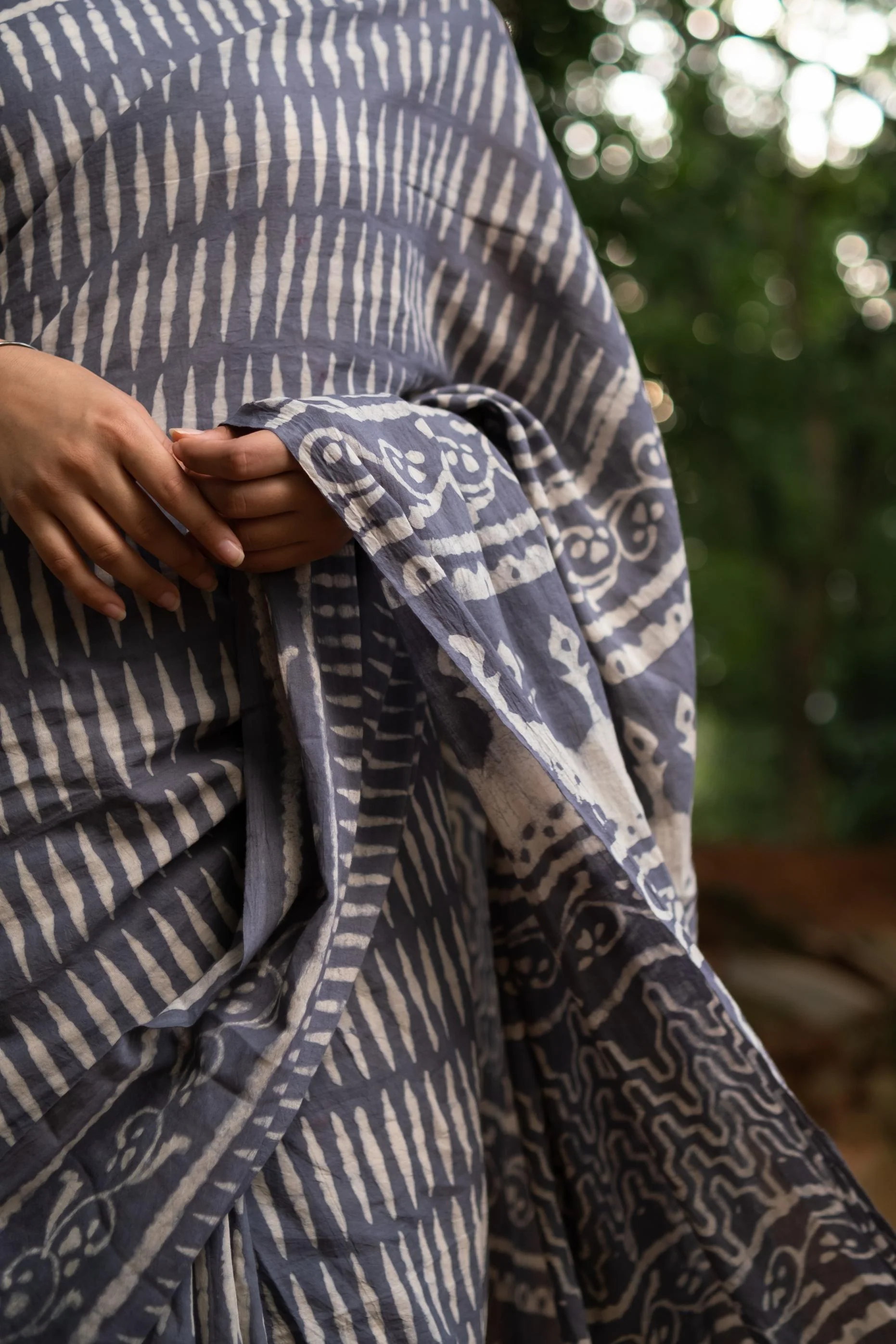 Azo free dyed Dabu cotton sarees - Sandhya - Image 5