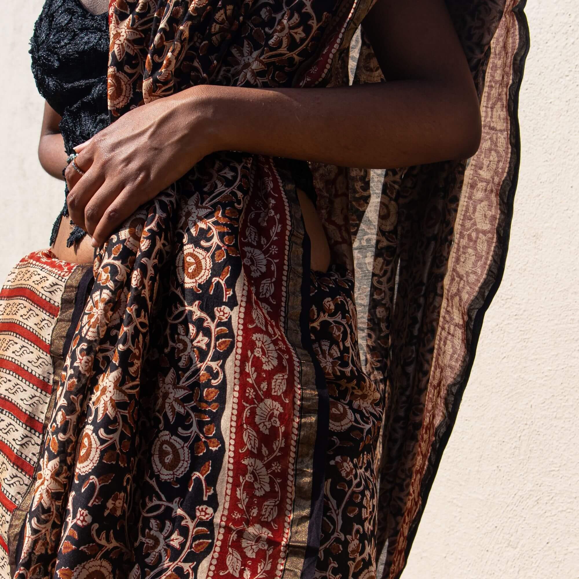 Natural dyed Bagru saree - Roheda- Floral Syahi Begar - Image 5