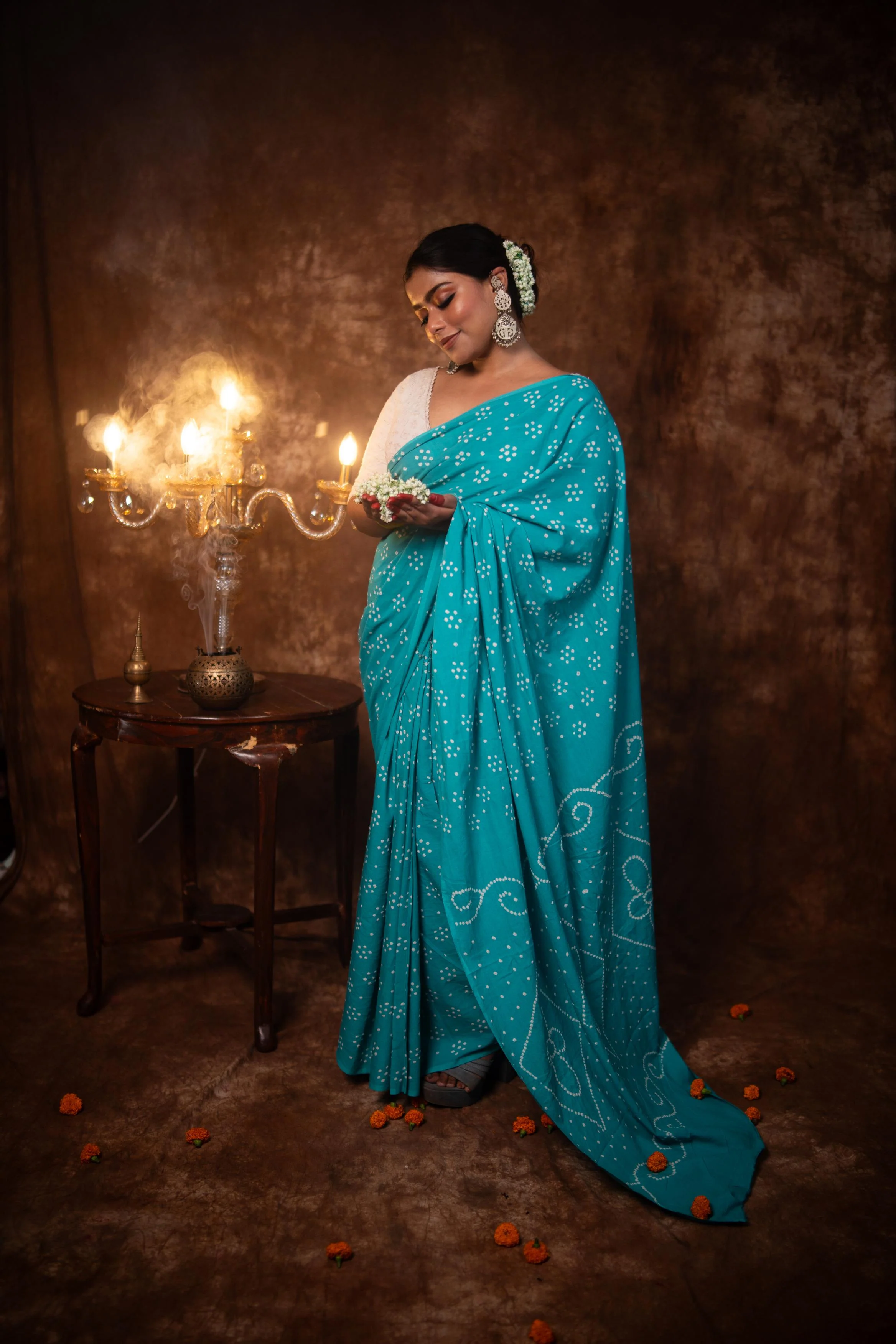 Hand knotted Kutchi Bandhani Blue cotton saree - Boondh - Image 3