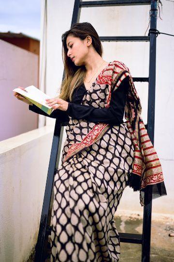 Natural dyed Bagru saree - Roheda- Lotus Syahi Begar - Image 3