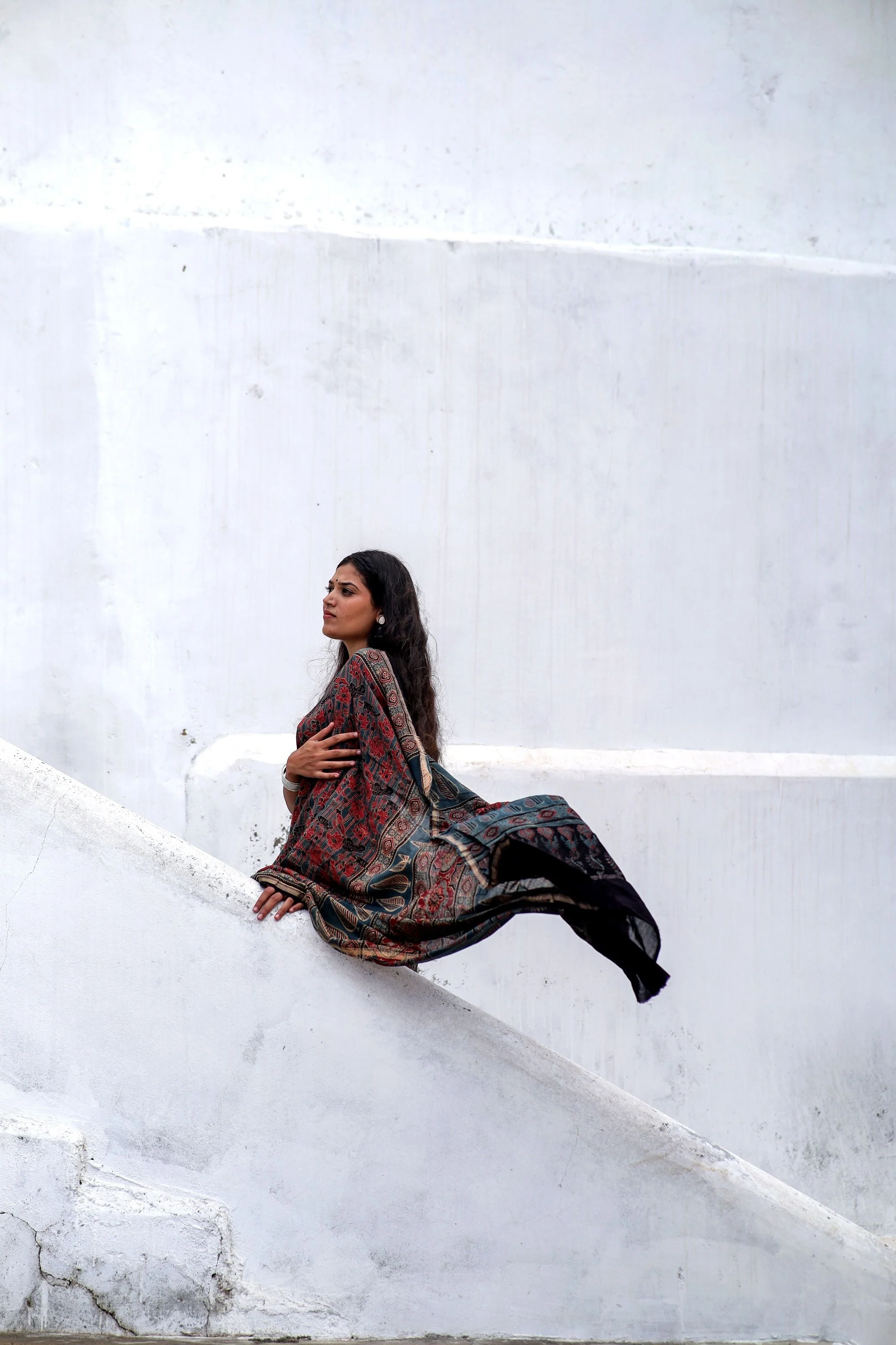A trsyt with Ajrakh -  Jharokha - red chanderi ajrakh saree - Image 5