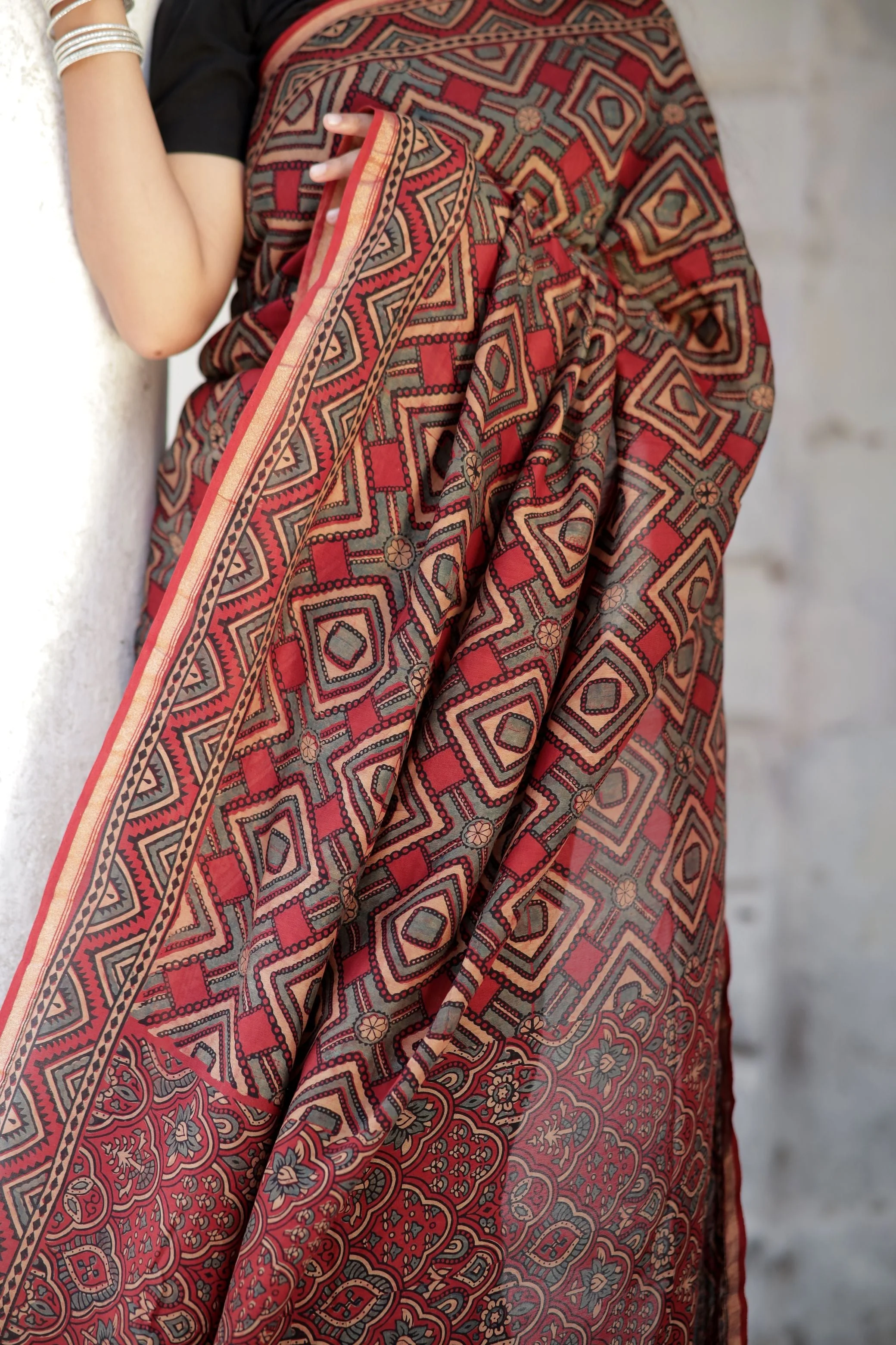 A trsyt with Ajrakh -Jharokha -Triangle Black and Red Chanderi ajrakh saree - Image 3