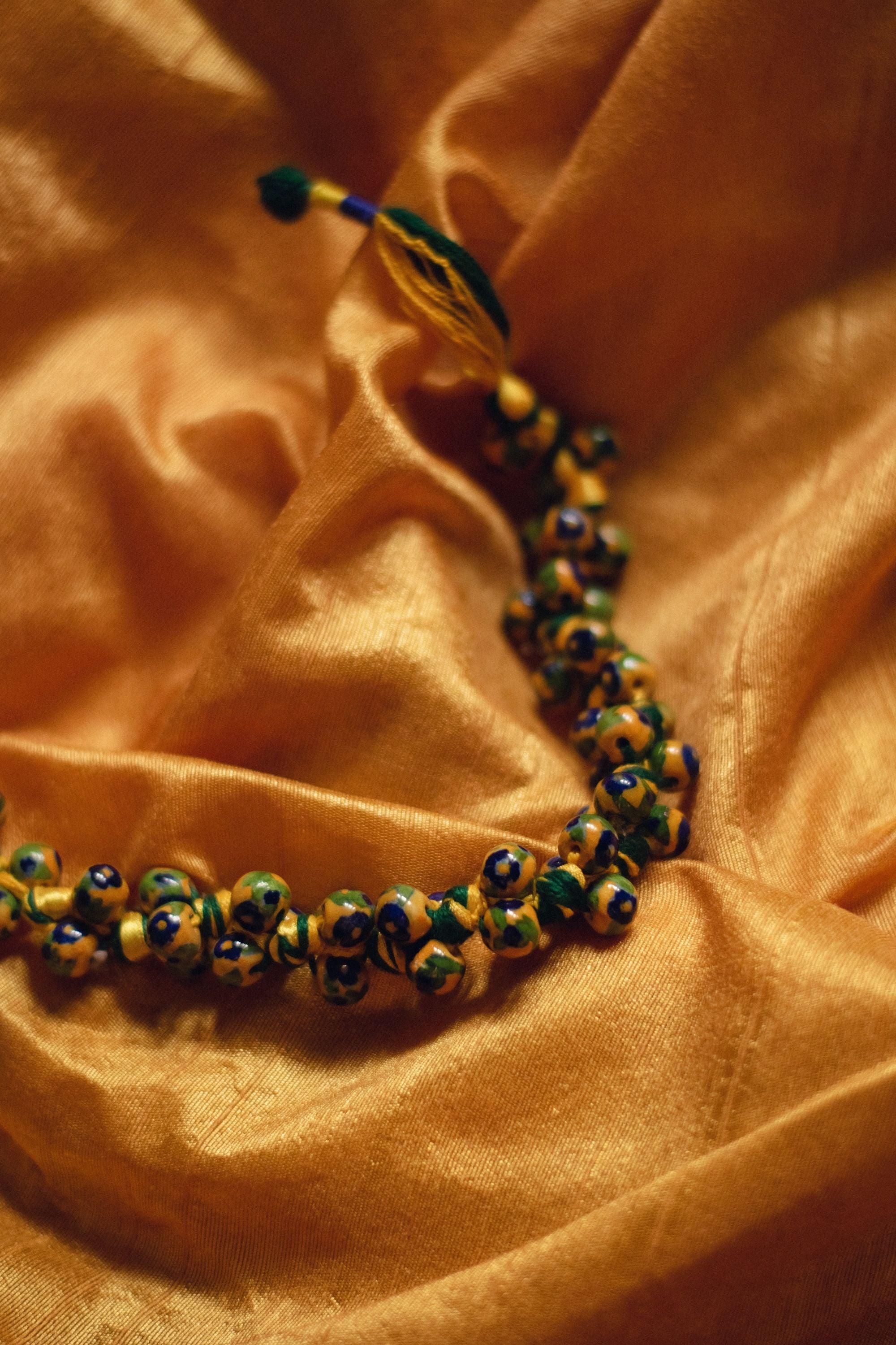 Kaisori blue pottery jewellery - Knot necklace - yellow and green - Image 5