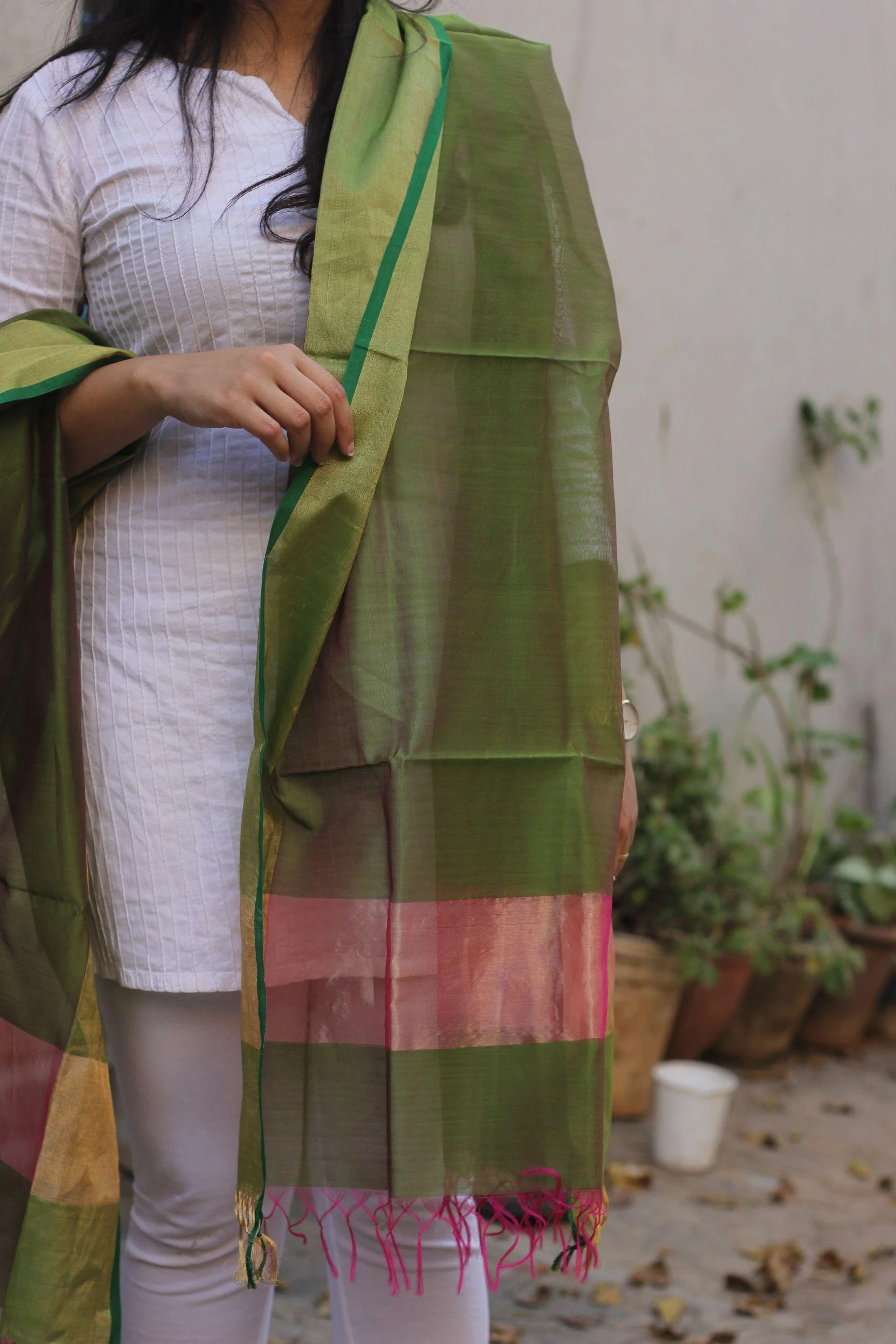 Kaisori Maheshwari  dupatta  - Pink and green - Image 2