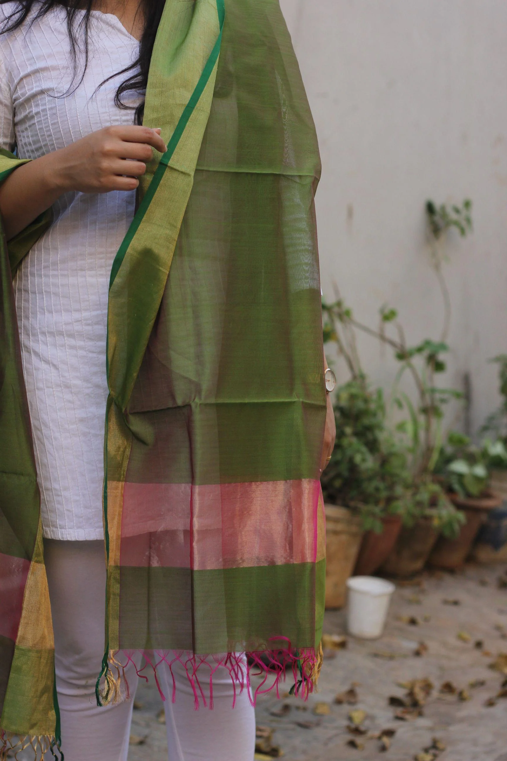 Kaisori Maheshwari  dupatta  - Pink and green - Image 4