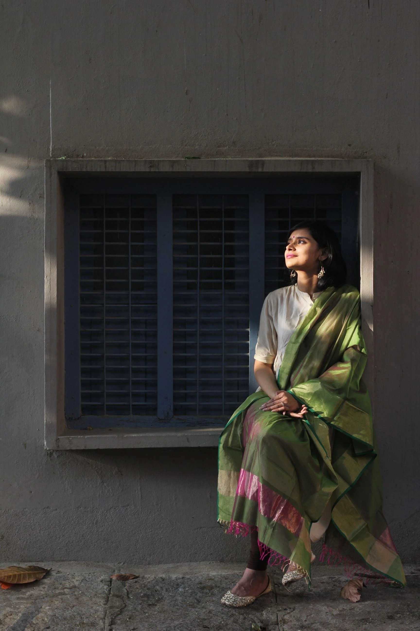 Kaisori Maheshwari  dupatta  - Pink and green - Image 5