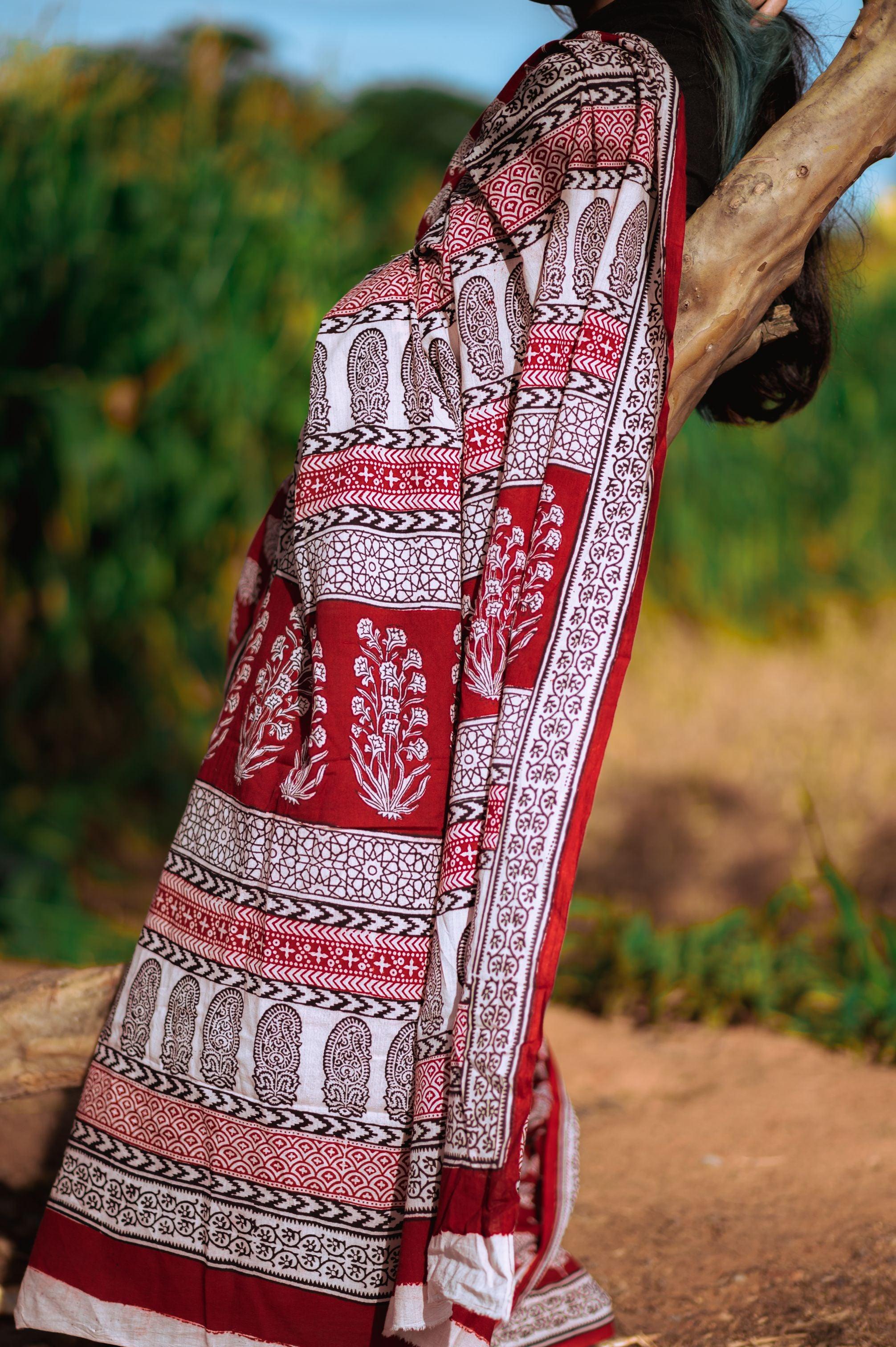 Natural dyed Bagh print sarees - Chitara - Bagh - Image 9