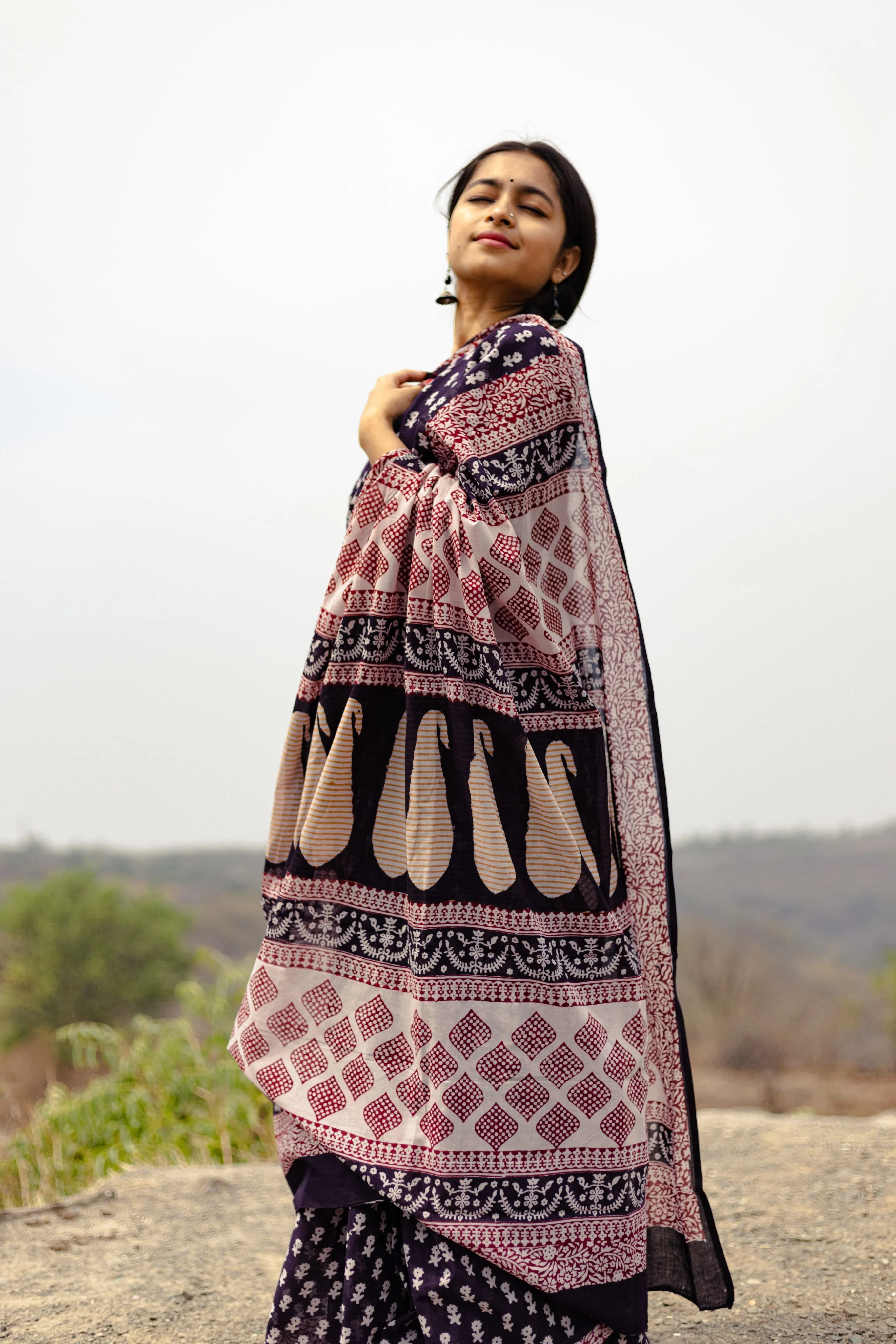 Natural dyed Bagh print sarees - Chitara - Genda - Image 4