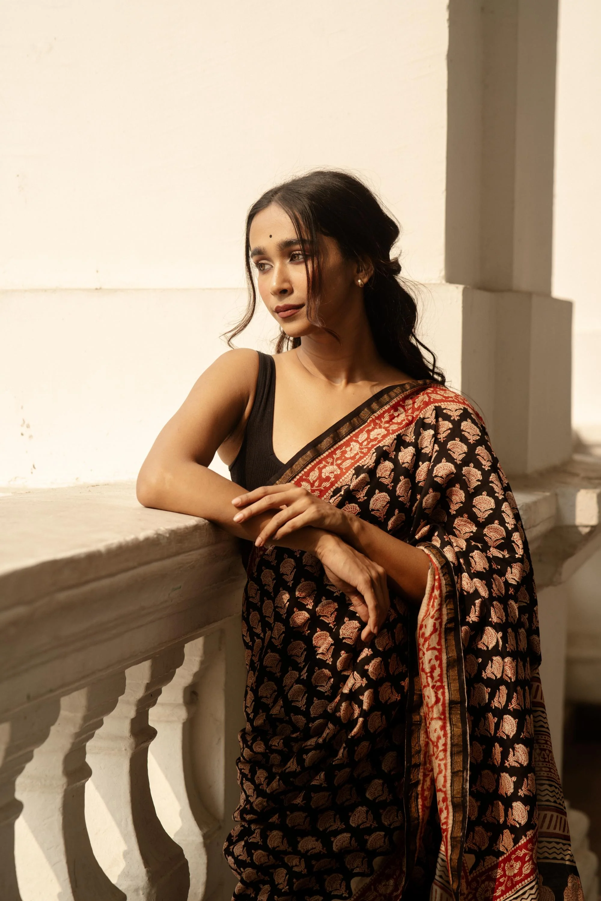 Naltural dyed Bagru saree - Roheda- Mugha boota Syahi Begar - Image 10