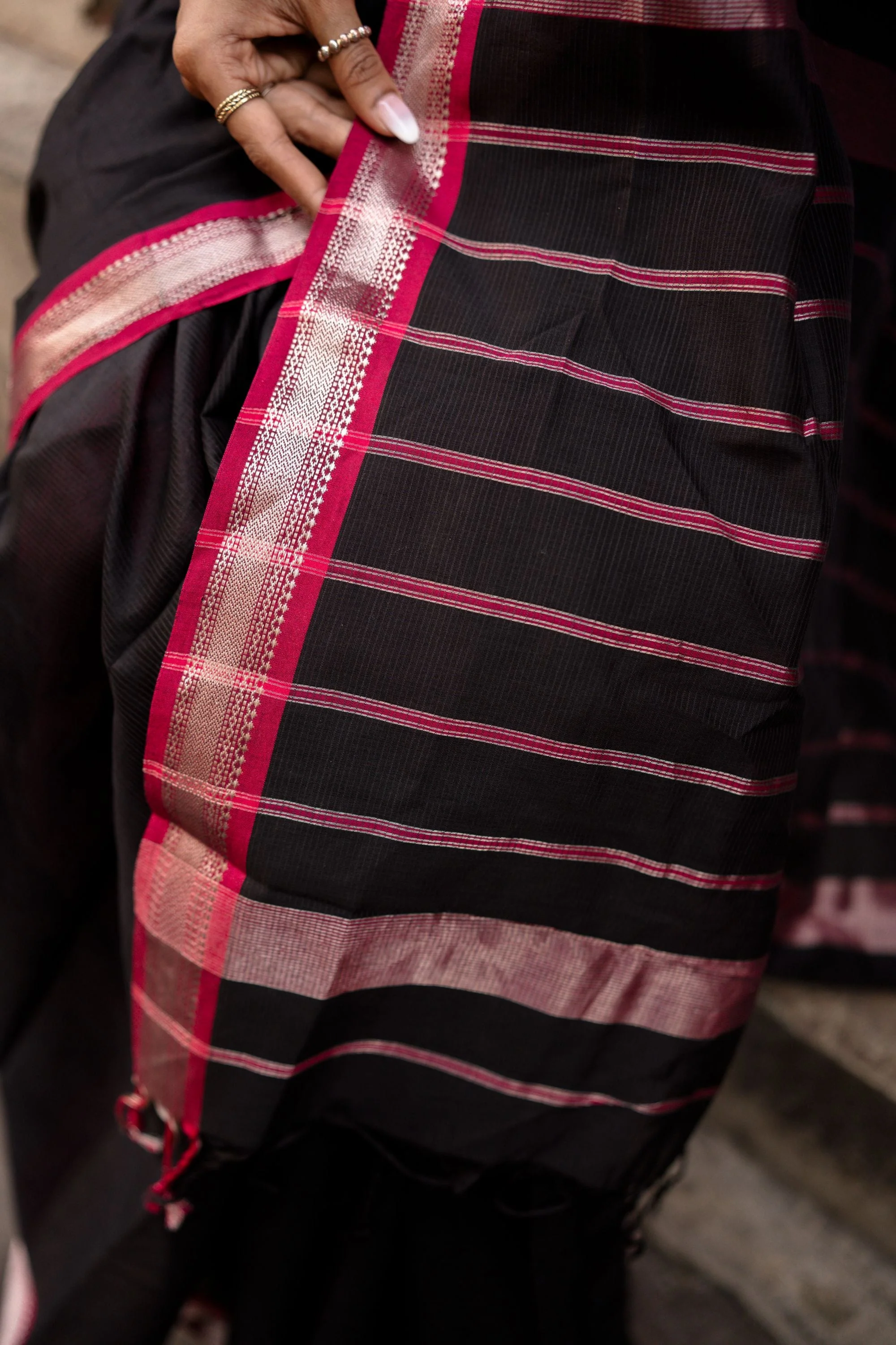 Maheswari Handloom saree - Seher - Black pink zari - Image 7