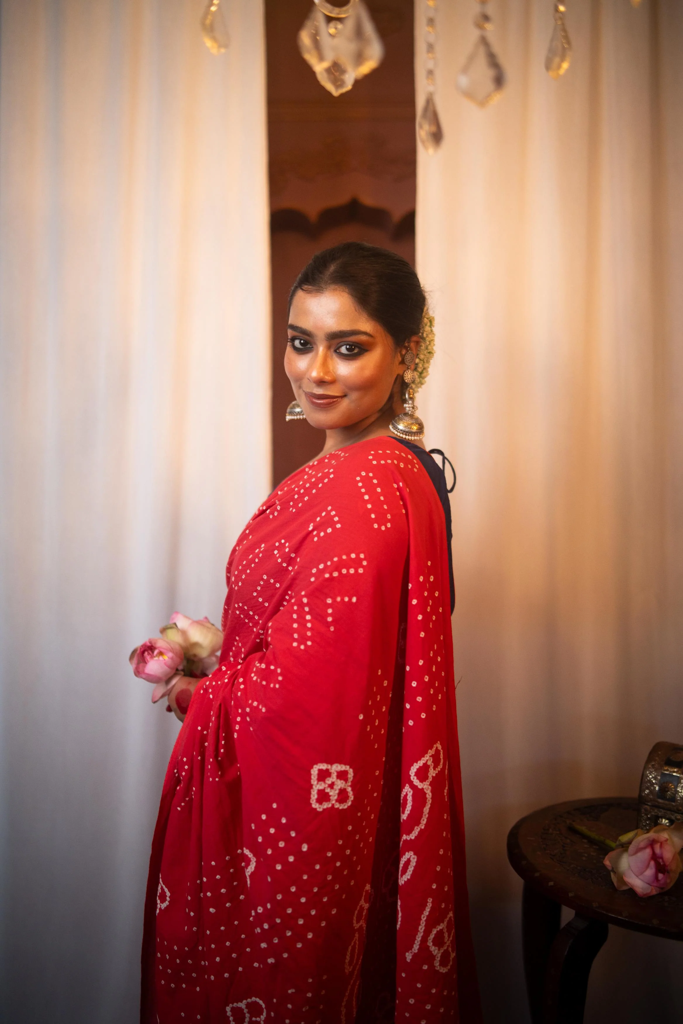Hand knotted Kutchi Bandhani vermillion cotton saree - Boondh - Image 3