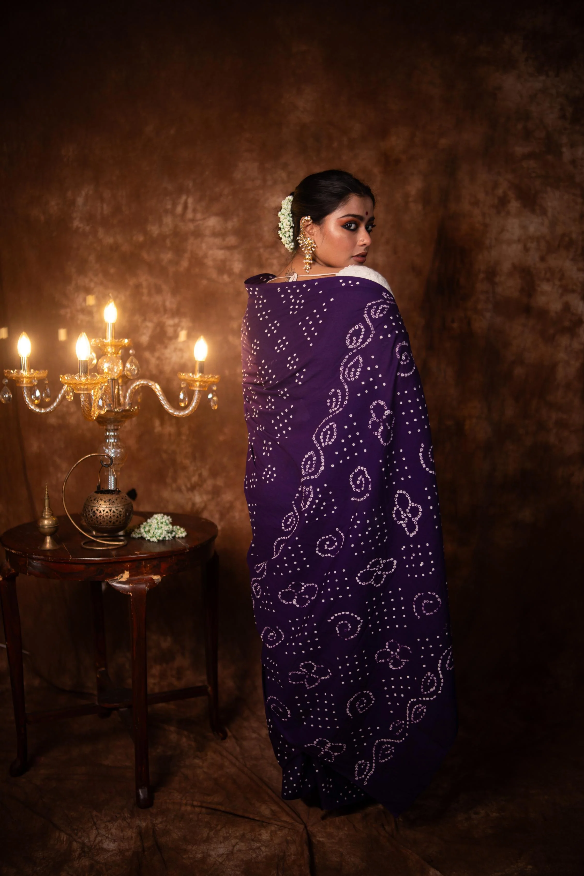 Hand knotted Kutchi Bandhani Dark Green cotton saree - Boondh - Image 4