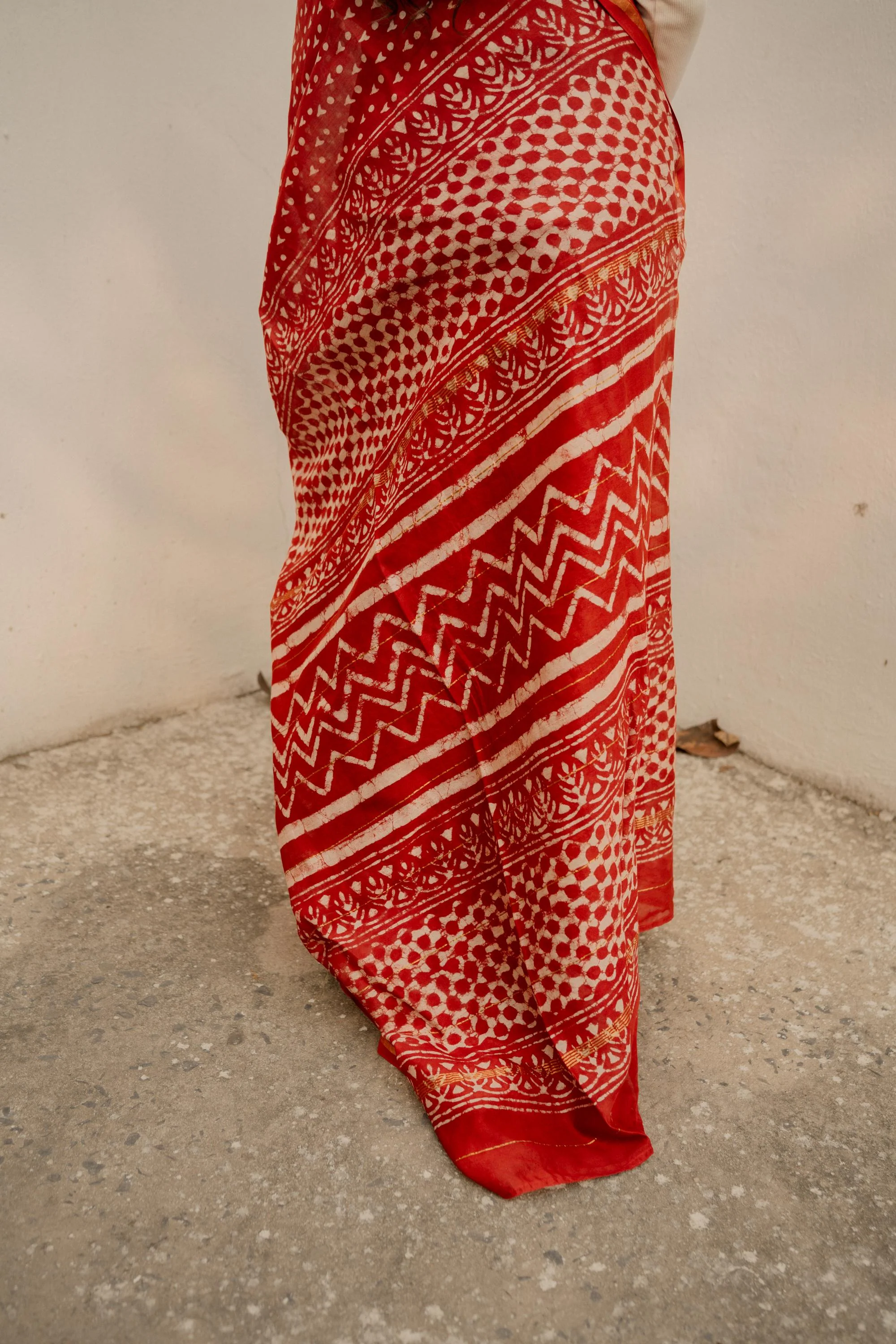 Natural dyed Dabu sarees - Malhar -Laal booti - Image 9