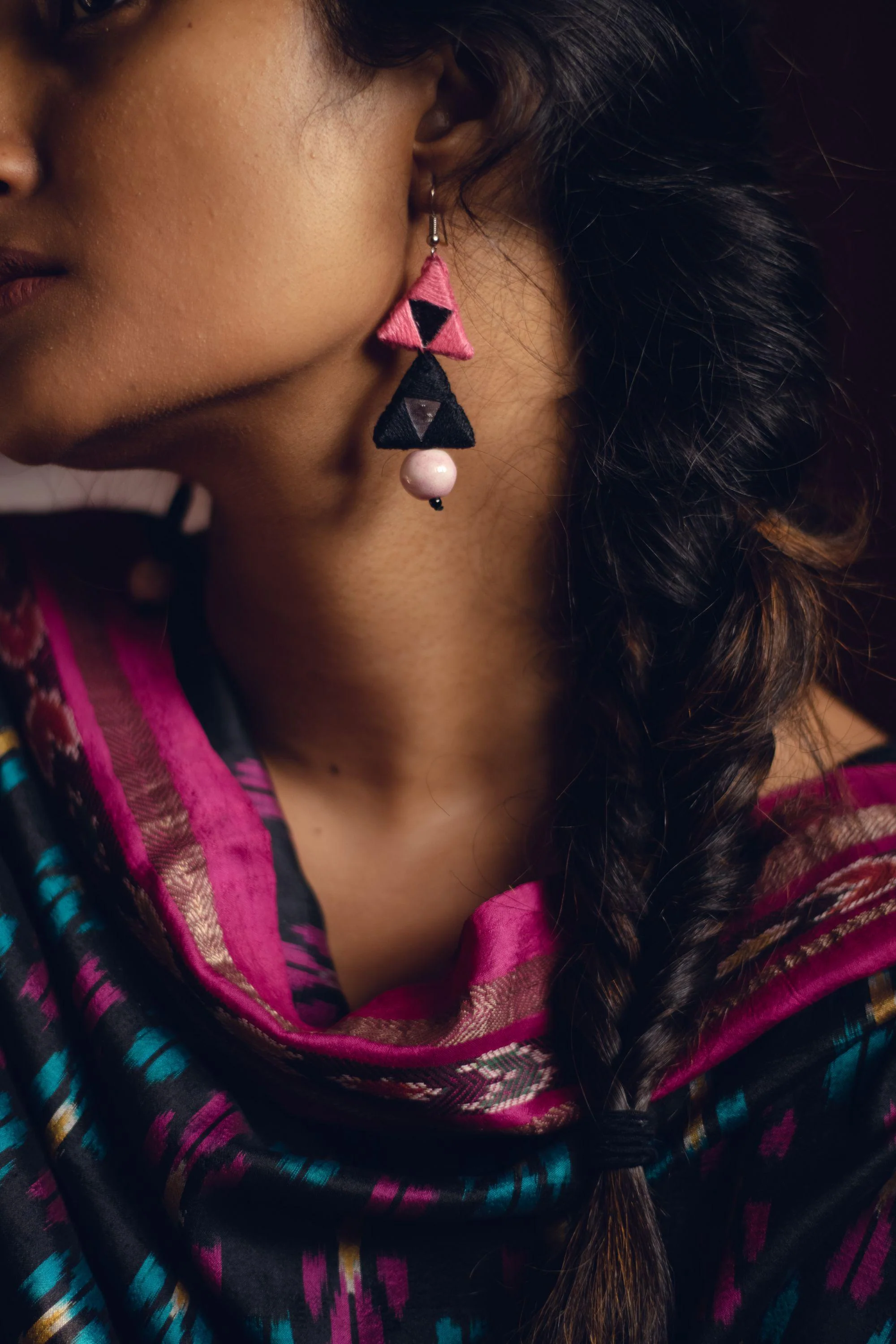 Kaisori blue pottery jewellery - Triad thread earrings - pink and white - Image 10