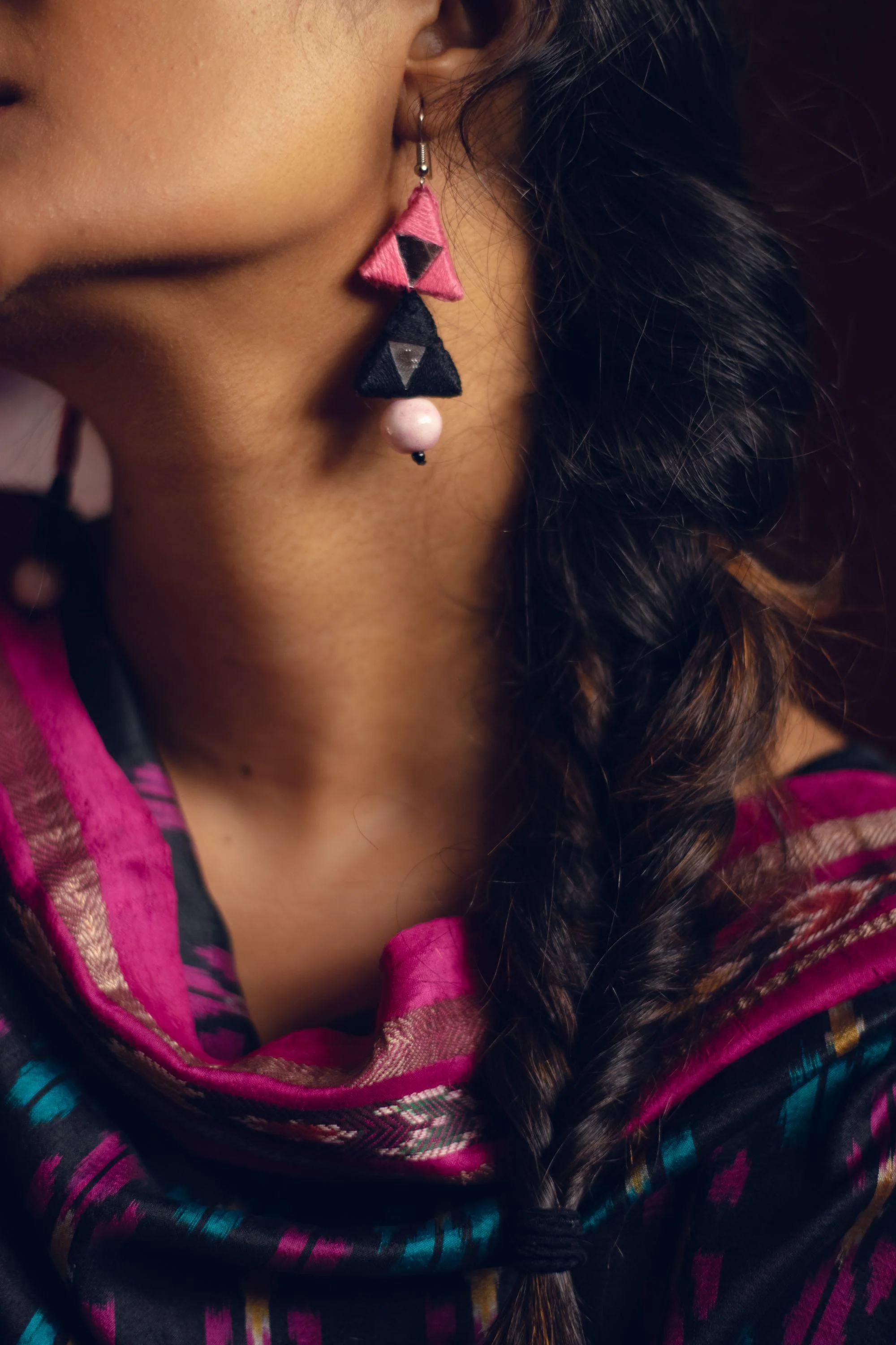 Kaisori blue pottery jewellery - Triad thread earrings - pink and white - Image 2