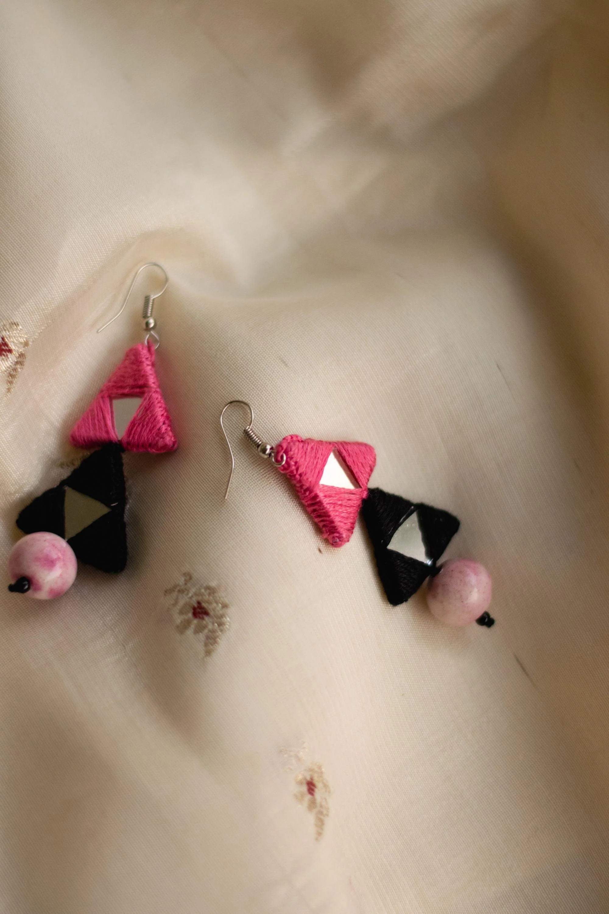 Kaisori blue pottery jewellery - Triad thread earrings - pink and white - Image 7