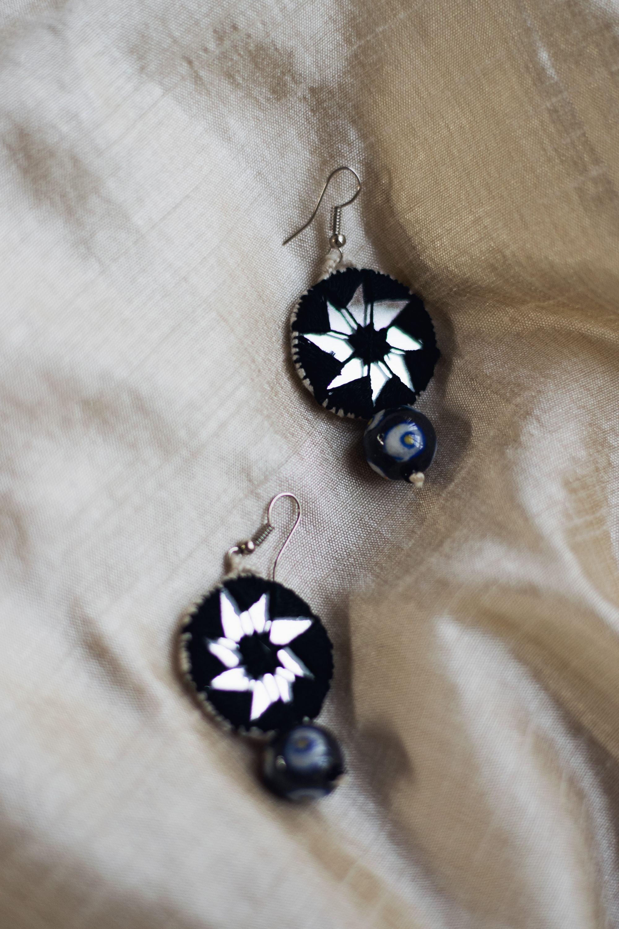 Kaisori blue pottery jewellery-  Dual circle thread - black and white - Image 5