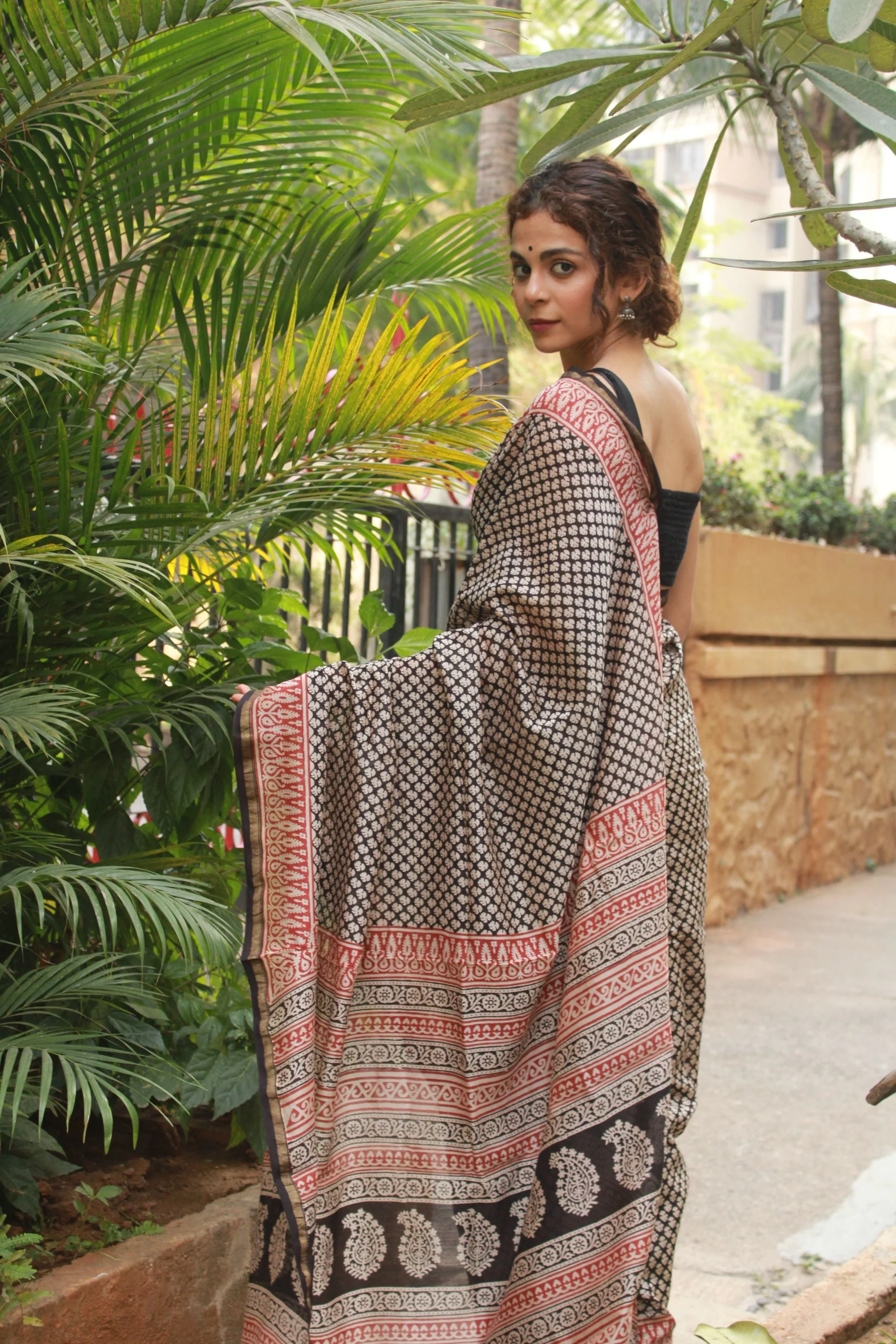 Natural dyed Bagru saree - Roheda- Boota Syahi Begar - Image 10