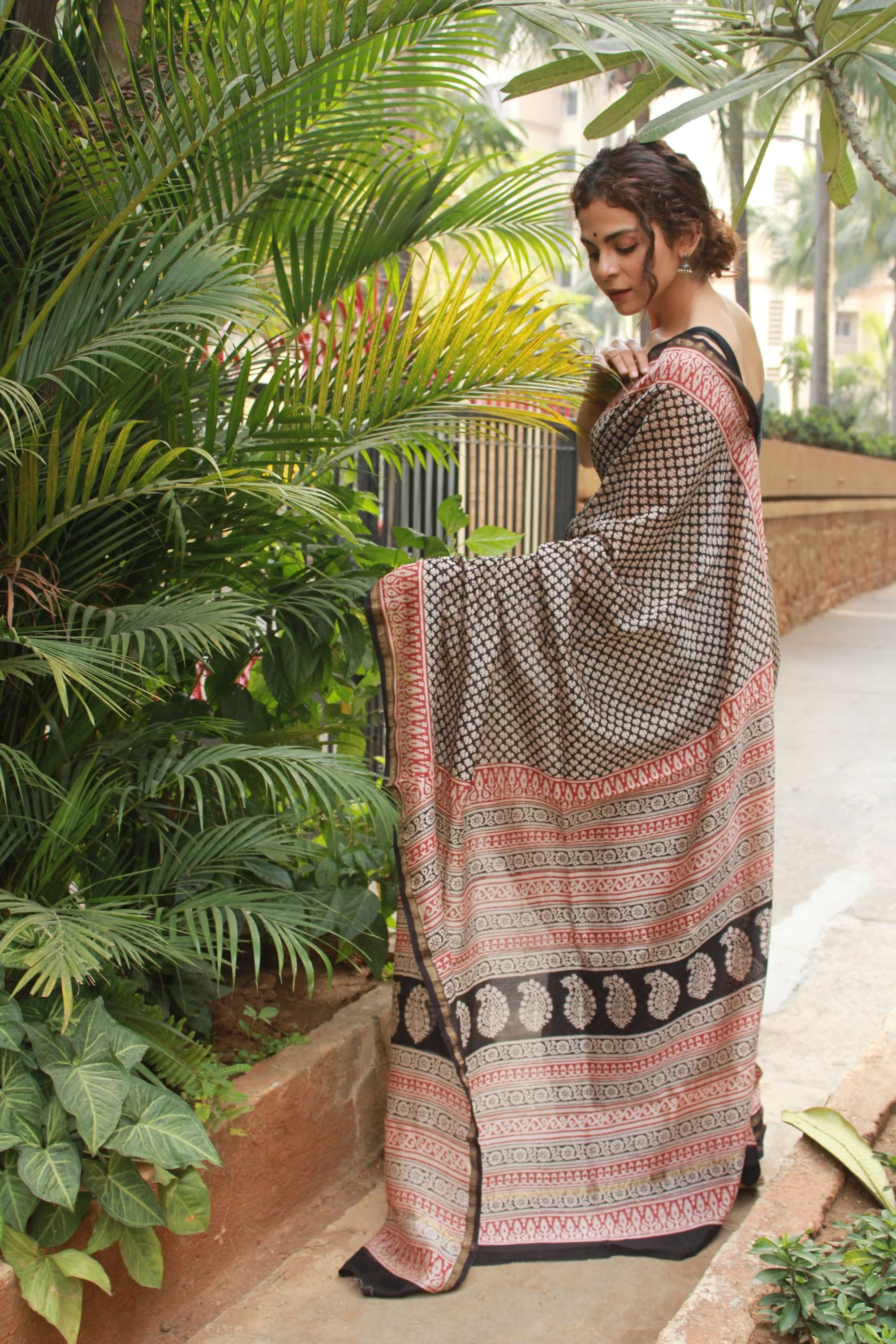 Natural dyed Bagru saree - Roheda- Boota Syahi Begar - Image 11