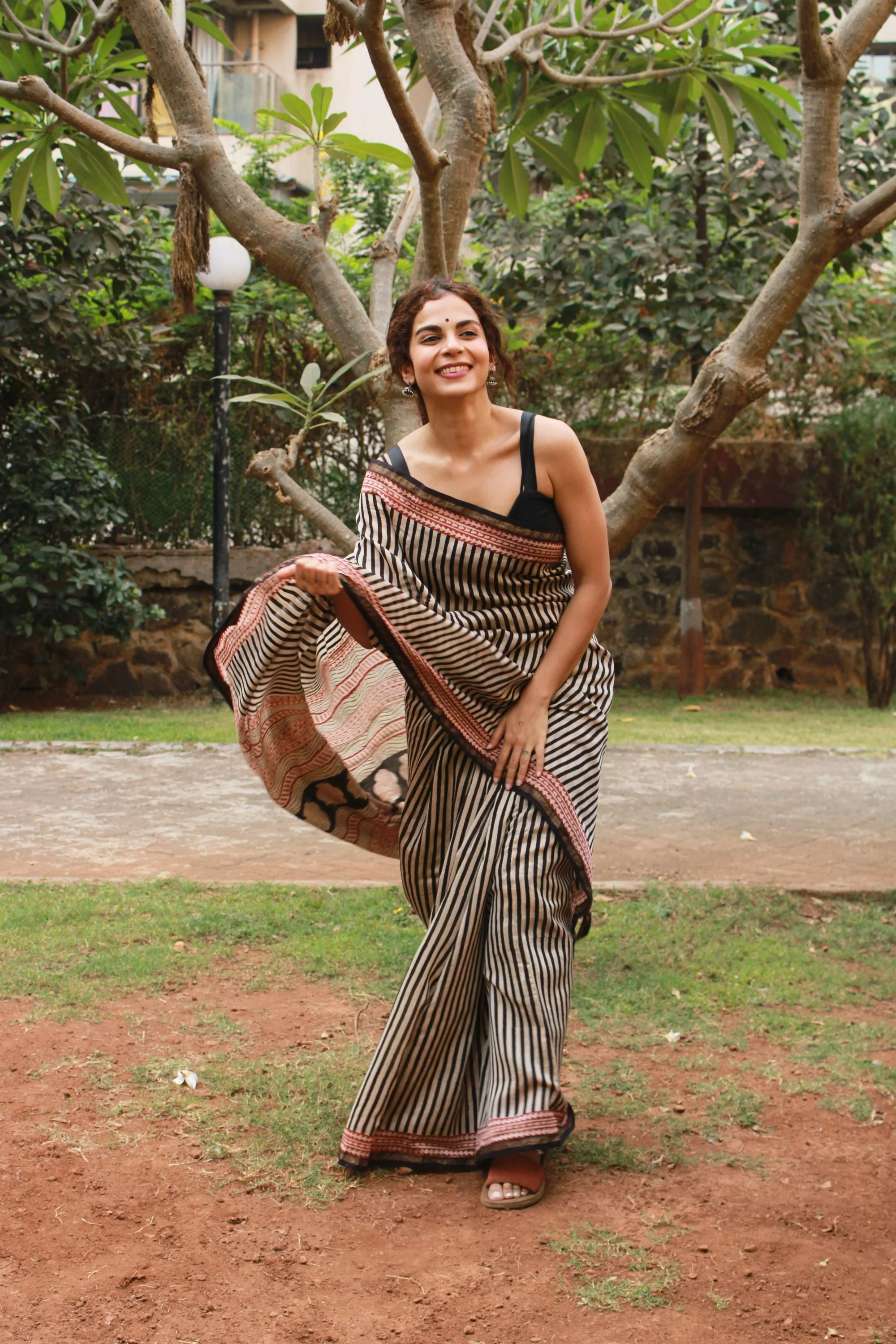 Natural dyed Bagru saree - Roheda- Boota Syahi Begar - Image 4