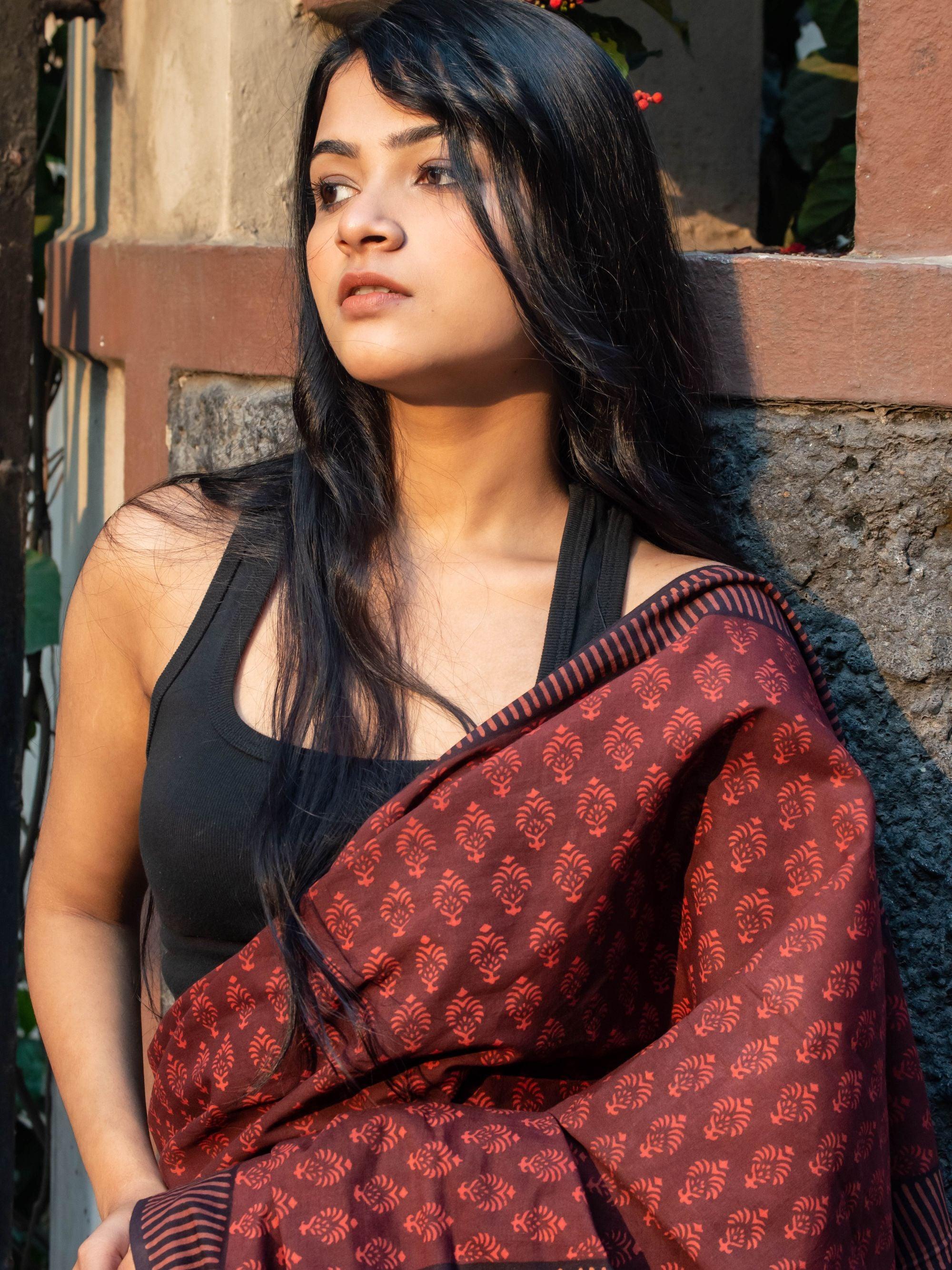 Natural dyed Bagru cotton saree - Roheda- Gulab Discharge Mulmul Sarees - Image 7