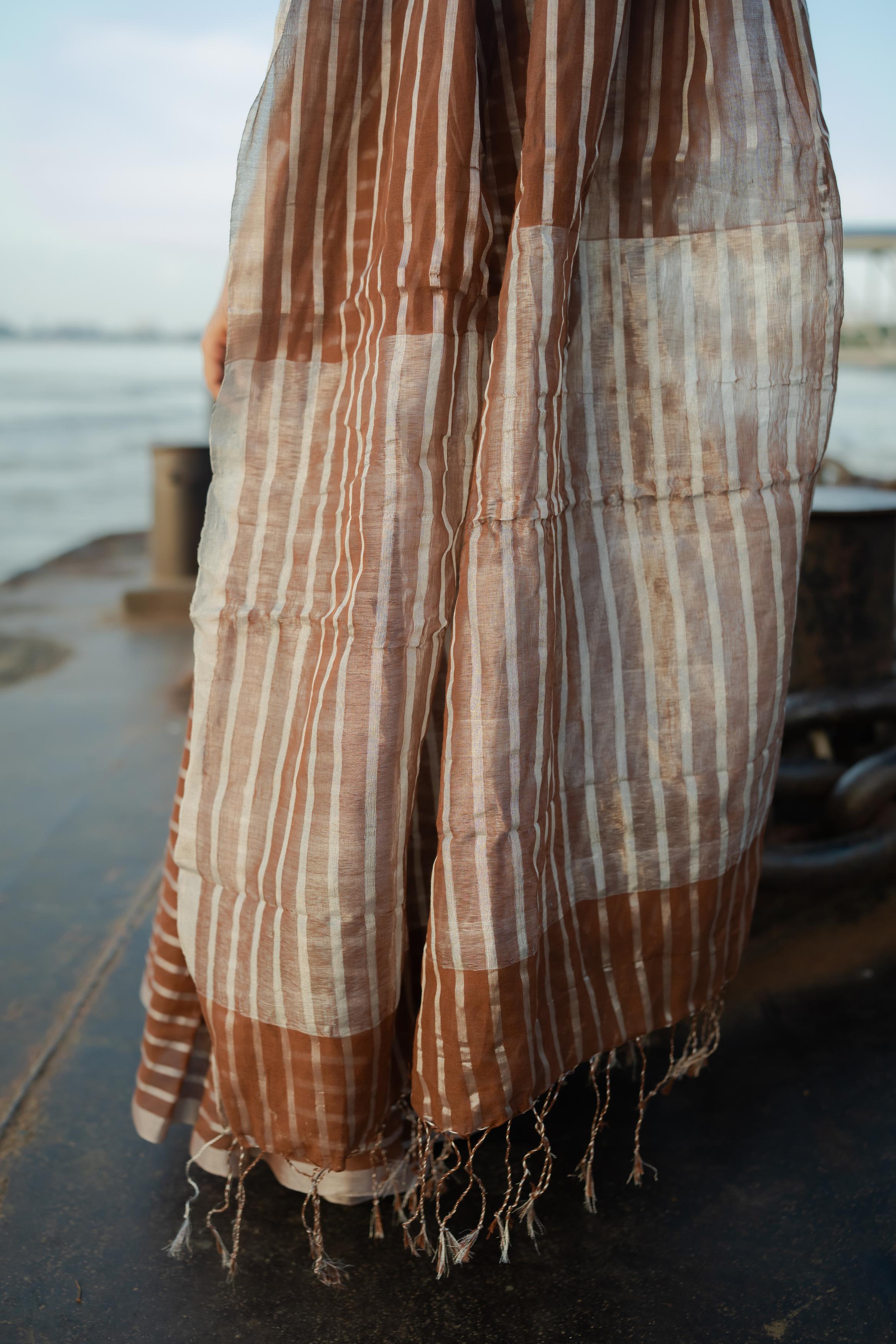 Weaves of Bengal  - Sitara - Amber zari cotton saree - Image 9