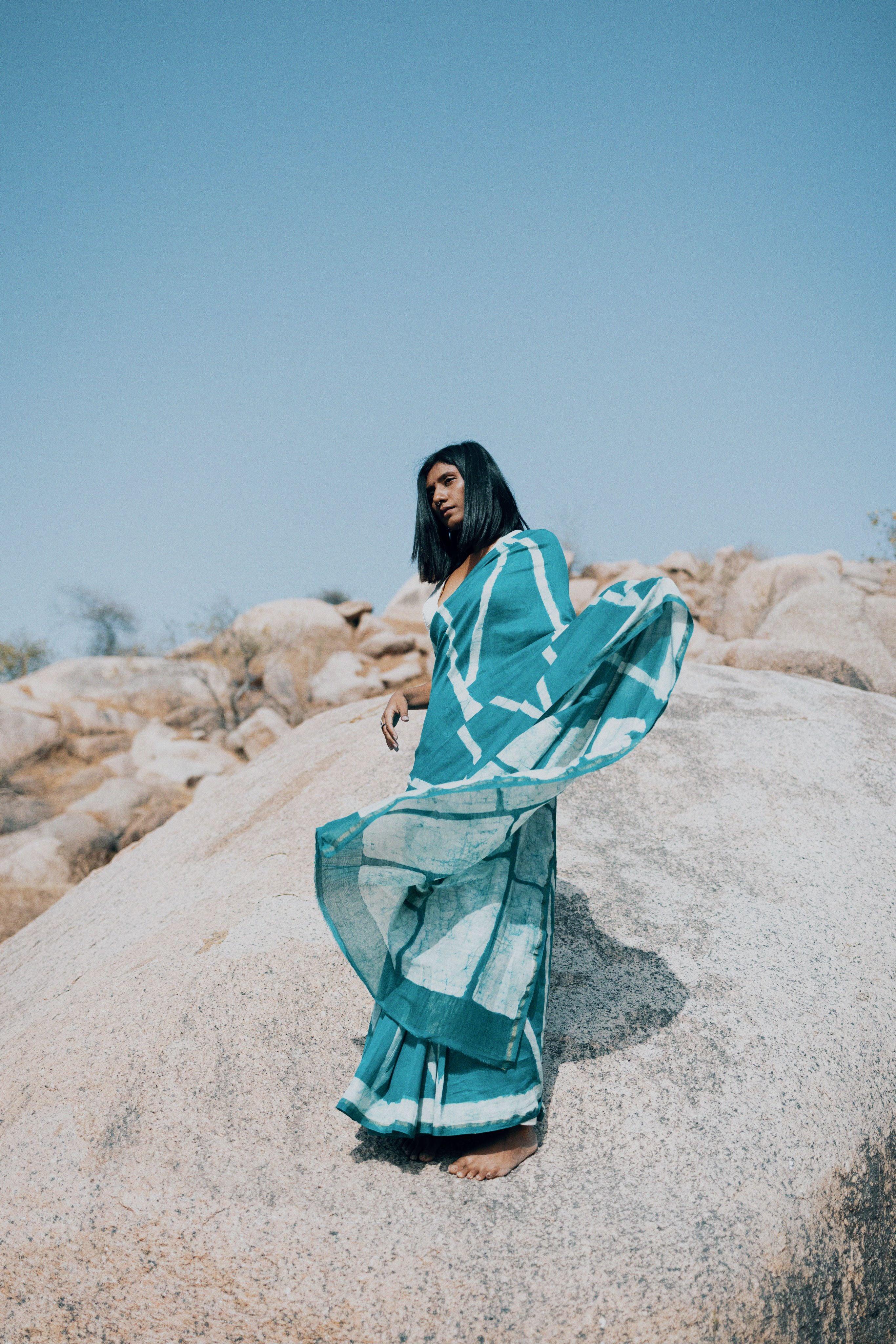 The art of Tie and Dye - Zahra - blue Batik saree - Image 5